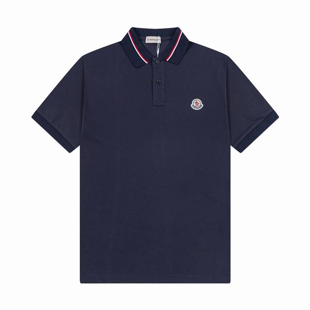 品牌：蒙口 Moncler 面料：纯棉珠地 原版面料 克重：230 颜色：黑色 白色 藏青 尺码：M-Xxl 国际顶级设计师匠心之作 经典款 百年不衰 领口拼接