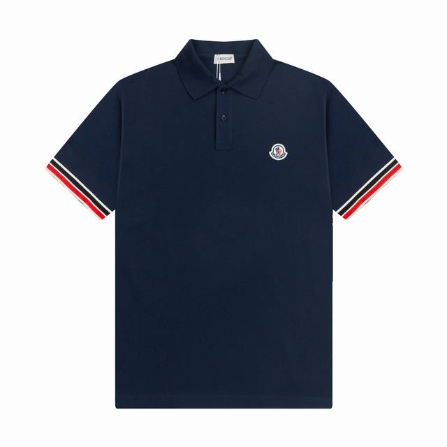 品牌：蒙口 Moncler 面料：纯棉珠地 原版面料 克重：230 颜色：黑色 白色 蓝色 尺码：M-Xxl 国际顶级设计师匠心之作 经典款 百年不衰 领口拼接