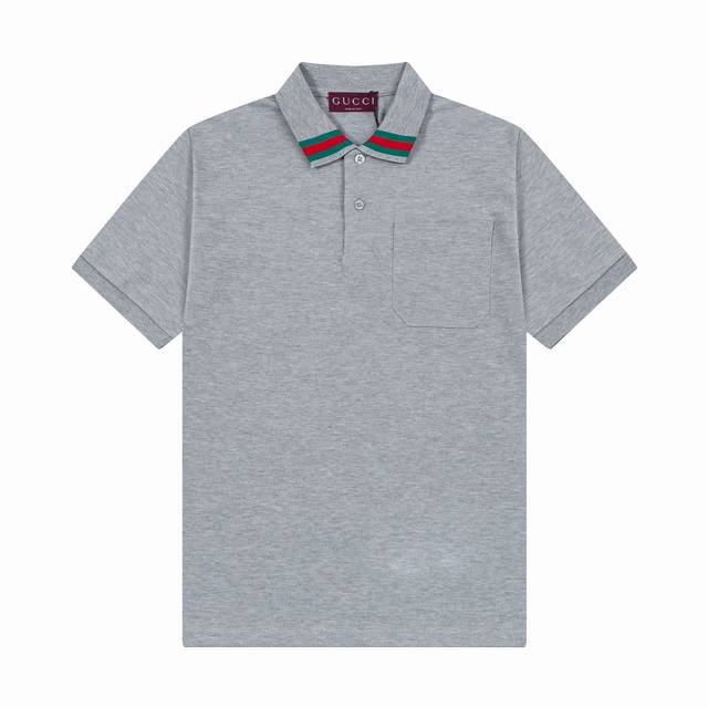 品牌：Gucci 面料：纯棉丝光珠地 克重：260克 颜色：藏青 灰色 尺码：M-Xxl 原版定制1：1细节还原 三标Logo齐全 高端定制 品牌织带透过复杂的