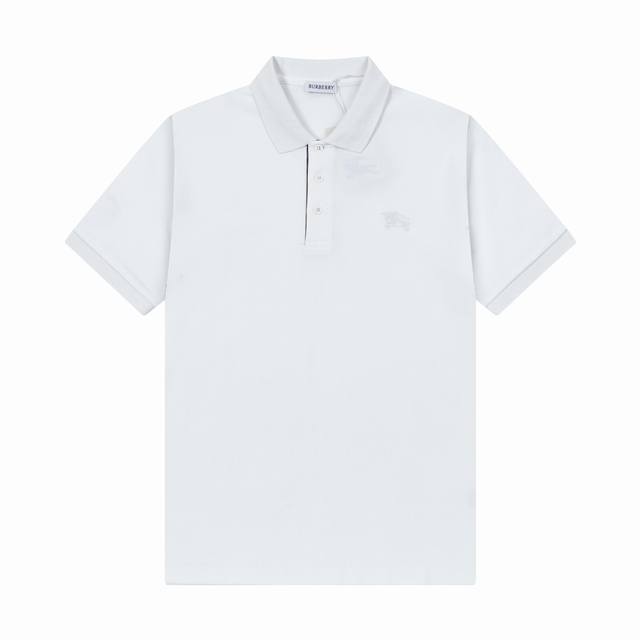 品牌：Burberry 面料：纯棉 克重：250 颜色：白色 黑色 卡其 尺码：M-Xxl 时尚新款 简约设计 经典战马刺绣同色 鱼骨架罗纹领 定制钮扣 门襟各