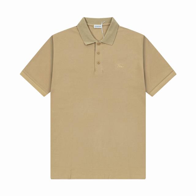 品牌：Burberry 面料：纯棉 克重：250 颜色：白色 黑色 卡其 尺码：M-Xxl 时尚新款 简约设计 经典战马刺绣同色 鱼骨架罗纹领 定制钮扣 门襟各