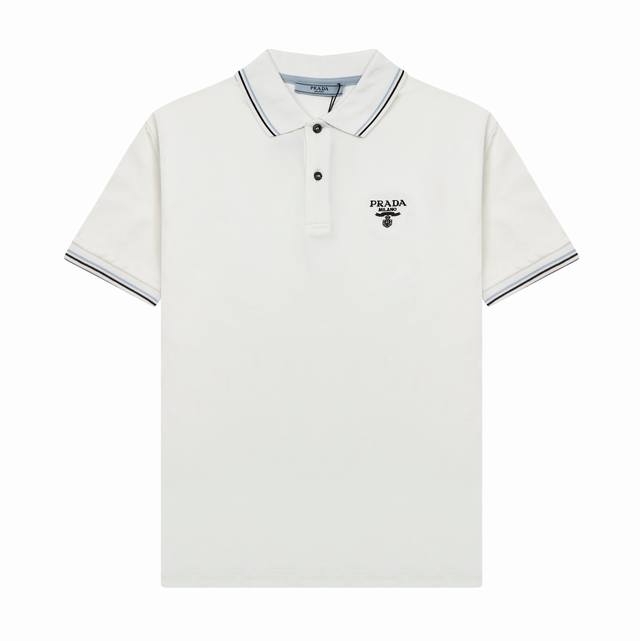 品牌：Prada 面料：纯棉丝光 克重：190 原版定制 颜色：白色 黑色 藏青 尺码：M-Xxl 这款棉质平纹针织Polo衫饰以刺绣Prada徽标。珠地棉材质