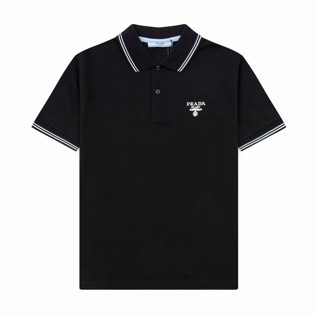 品牌：Prada 面料：纯棉丝光 克重：190 原版定制 颜色：白色 黑色 藏青 尺码：M-Xxl 这款棉质平纹针织Polo衫饰以刺绣Prada徽标。珠地棉材质