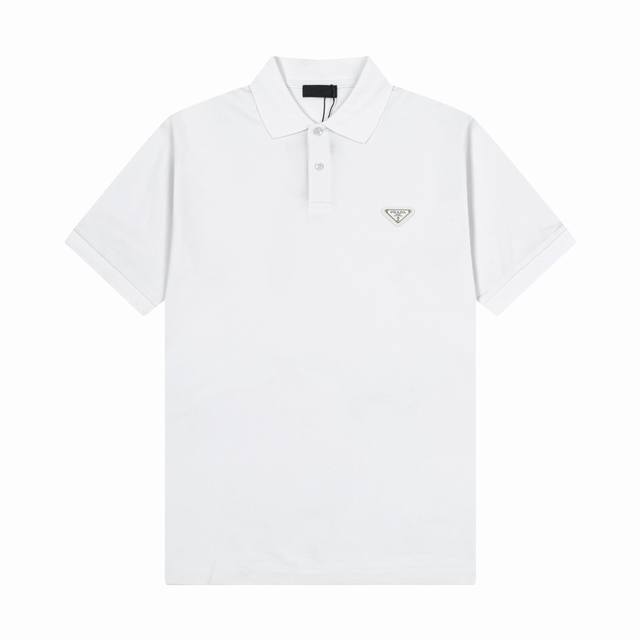 品牌：普拉达 Prada 面料：纯棉丝光珠地 克重：230 颜色：黑色 白色 灰色 尺码：M-Xxl 原版定制1：1细节还原 三标Logo齐全 扣子Logo 高