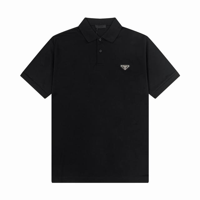 品牌：普拉达 Prada 面料：纯棉丝光珠地 克重：230 颜色：黑色 白色 灰色 尺码：M-Xxl 原版定制1：1细节还原 三标Logo齐全 扣子Logo 高
