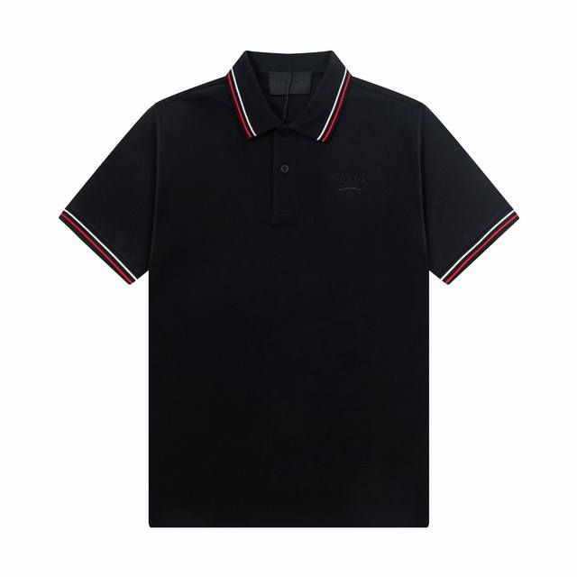 品牌：普拉达 Prada 面料：纯棉丝光珠地 克重：260 颜色：黑色 白色 尺码：M-Xxl 原版定制1：1细节还原 三标Logo齐全 高端定制 刺绣Logo