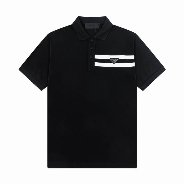 品牌：普拉达 Prada 面料：纯棉丝光珠地 克重：260 颜色：黑色 灰色 卡其 蓝色 尺码：S-Xl 原版定制1：1细节还原 三标Logo齐全 高端定制 珠