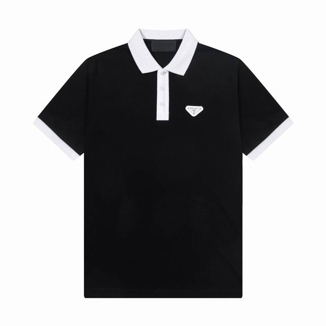 品牌：普拉达 Prada 面料：纯棉丝光珠地 克重：260 颜色：黑色 白色 尺码：M-Xxl 原版定制1：1细节还原 三标Logo齐全 高端定制 珠地布短袖P