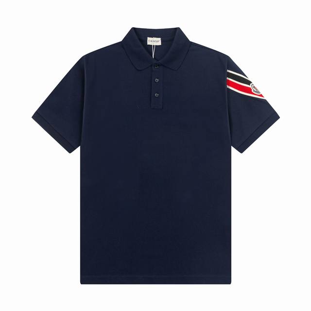 品牌：蒙口 Moncler 面料：纯棉 原版面料 克重：230 颜色：黑色 白色 蓝色 尺码：M-Xxl 国际顶级设计师匠心之作 经典款 百年不衰 领口拼接色