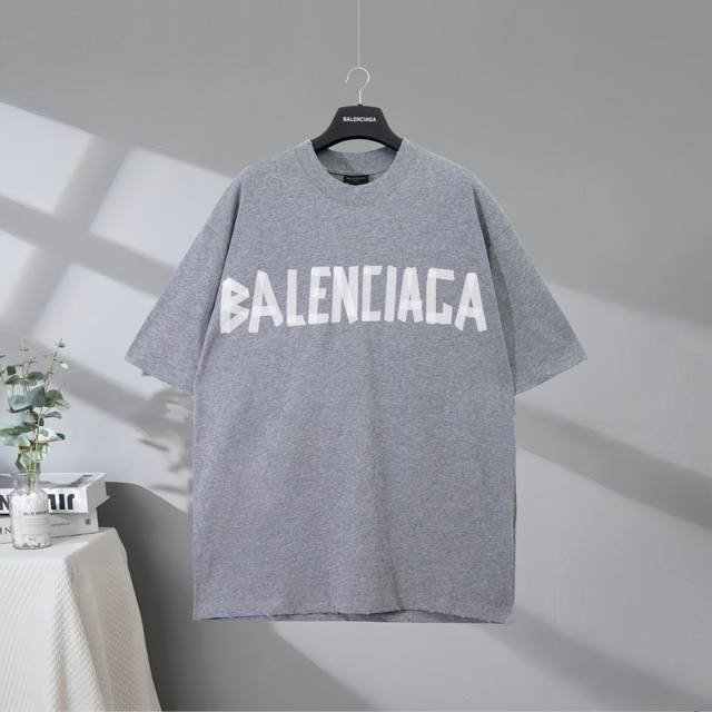B76# 市场顶级品质 Balenciaga 巴黎世家2025Ss 美纹纸字母胶带磨破做旧短袖T恤 印花采用进口椭圆机印花工艺 市场顶级的质量 官网品质 罗纹定
