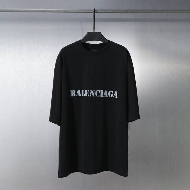 F020# 英文字母模糊Logo印花短袖 男女款 码数：S M L Xl 货号：F020 颜色：黑 白