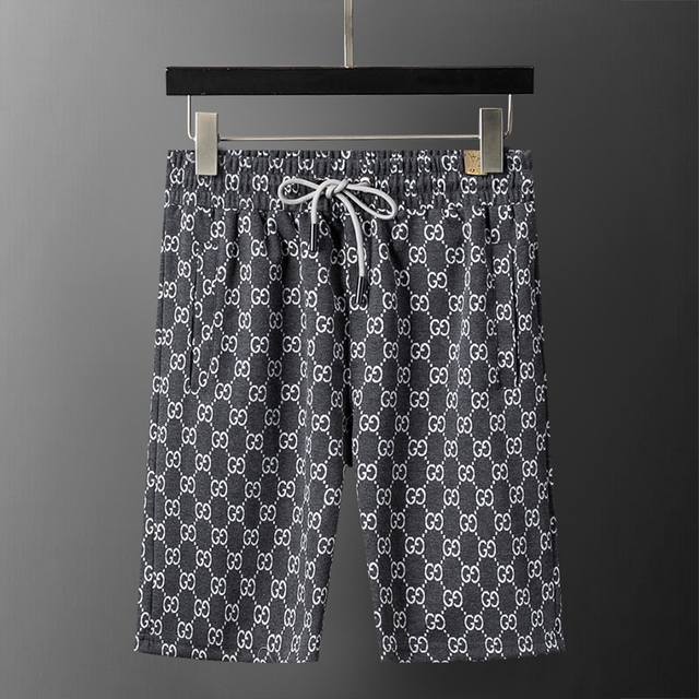 款号：8201# 2025年春夏新款男装休闲短裤，经典Gg提花面料，款式时尚 帅气，面料舒适，做工严谨 ，走线工整。上身效果好 码数 M-3Xl 深灰色