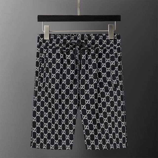 款号：8197# 2025年春夏新款男装休闲短裤，经典Gg提花面料，款式时尚 帅气，面料舒适，做工严谨 ，走线工整。上身效果好 码数 M-3Xl 黑色