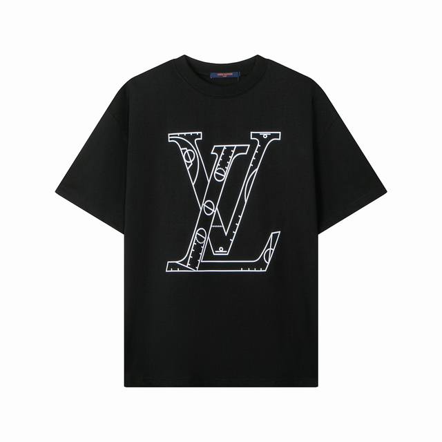 5217款，高端定制，独家最高品质版本L*家联名Logo前后印花圆领短袖T恤，采用独家定制290G原版1:1双股双纱纯棉面料，定织定染同缸无色差罗纹，定制1:1