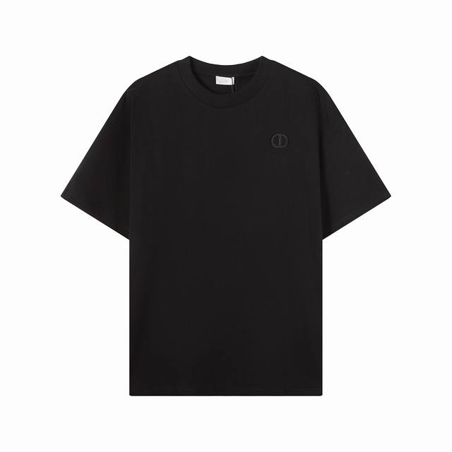 3201款，高端定制，独家最高品质版本Dio*家Logo刺绣圆领短袖T恤，采用独家定制290G原版1:1双股双纱纯棉面料，定织定染同缸无色差罗纹，定制1:1辅料