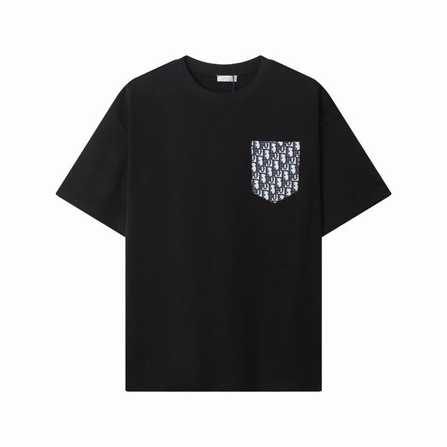 3208款，高端定制，独家最高品质版本Dio*家提花Logo贴布圆领短袖T恤，采用独家定制290G原版1:1双股双纱纯棉面料，定织定染同缸无色差罗纹，定制1:1