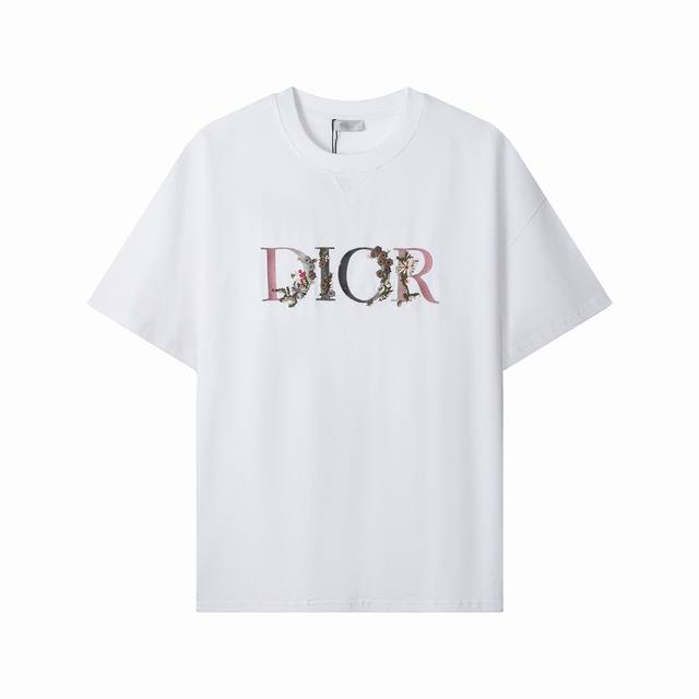 3202款，高端定制，独家最高品质版本Dio*家Logo刺绣圆领短袖T恤，采用独家定制290G原版1:1双股双纱纯棉面料，定织定染同缸无色差罗纹，定制1:1辅料