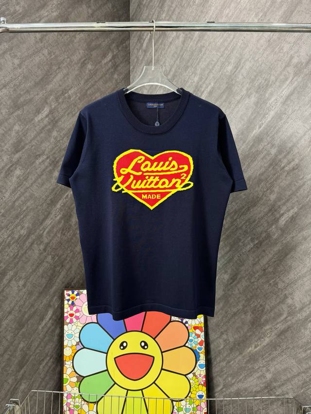 特价 剩 Smxl 不退换 款号 G28 Lv爱心字母针织圆领短袖 Louisvuitton官网Zp同步新款针织 面料采用仿羊绒精品针织毛线面料 同缸定织定染原