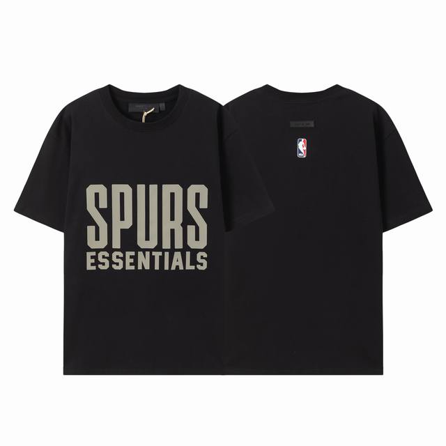 Fog-555# Fear Of God Essentials X Nba 联名款 Spurs 马刺队 后背字母印花图案圆领短袖T恤 黑色 S-Xl
