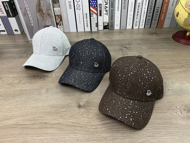 9734# #Dior迪奥侧标花点硬顶棒球帽休闲鸭舌帽百搭显脸小男女情侣同款帽子# 可调节 颜色：啡色 黑色 白色