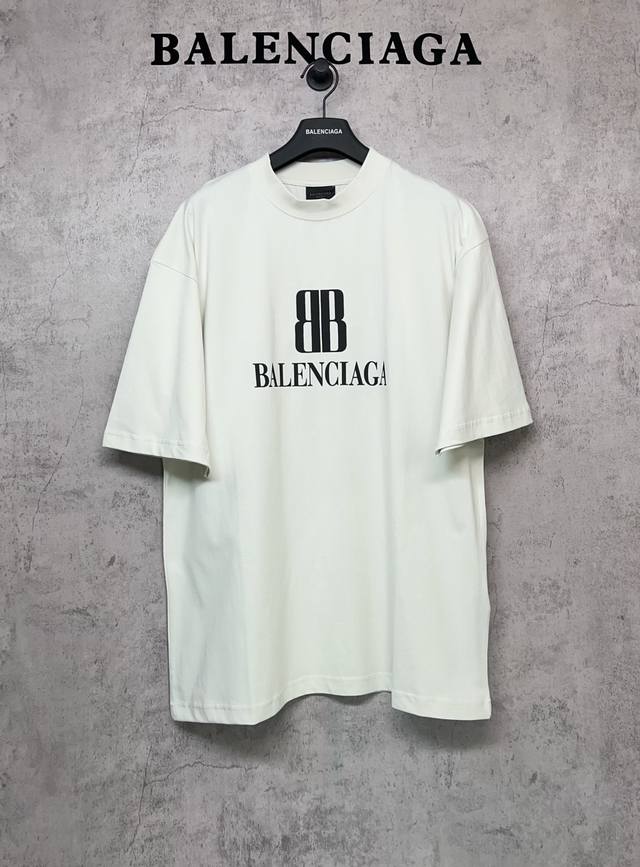 Balenciaga巴黎世家顶级版本1:1官网品质 25Ss 新款双B Logo印花短袖T恤 采用巴黎定制纯棉面料260G双纱精梳纯棉，十字螺纹圆领领口落肩线，