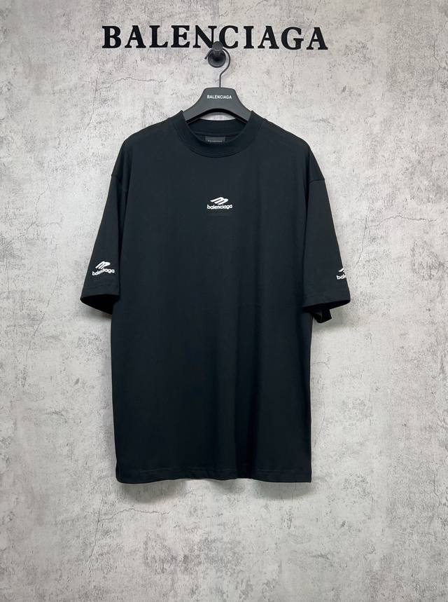 Balenciaga巴黎世家顶级版本1:1官网品质 25新款3B前面左右袖口经典Logo微标刺绣短袖T恤 正面和衣袖饰以3B Sports Icon艺术作品刺绣