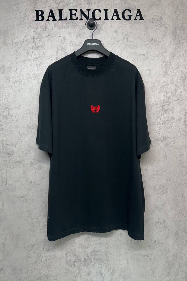Balenciaga巴黎世家顶级版本1:1官网品质 25Ss 麦穗绣花字母Logo胸前刺绣洗水短袖T恤 面料260G双纱精梳纯棉 采用巴黎定制纯棉，十字螺纹圆领