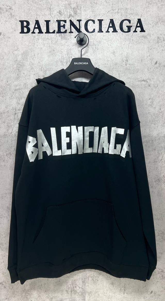 Balenciaga巴黎世家顶级版本1:1官网品质 胶带拉浆印花长袖连帽卫衣帽衫 面料采用巴黎Zp定织定染全棉毛圈大 克重500克 布纹清晰 柔软舒适 螺纹采用