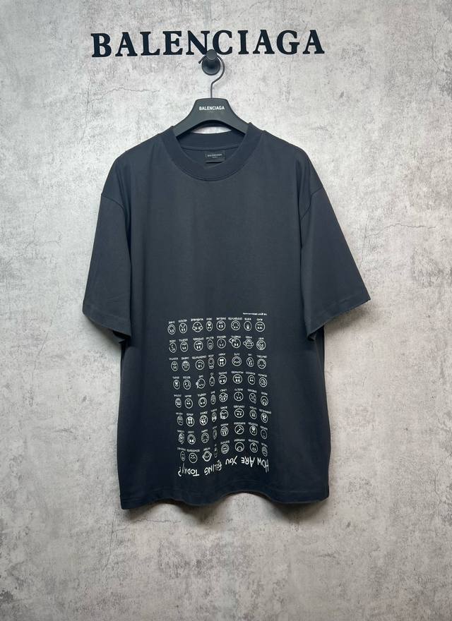 Balenciaga 巴黎世家顶级版本 官网品质 25Ss最新款笑脸表情包系列集合印花洗水做旧磨烂短袖T恤. 全棉面料260G双纱精梳纯棉 采用巴黎定制纯棉，十