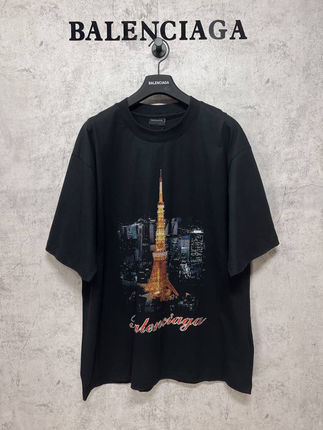 Balenciaga巴黎世家 东京银座限定铁塔短袖 面料颜色官方同步，复古平纹针织面料，克重240G。康丽直喷正面饰以Ginza Tokyo艺作品印花，印花图案
