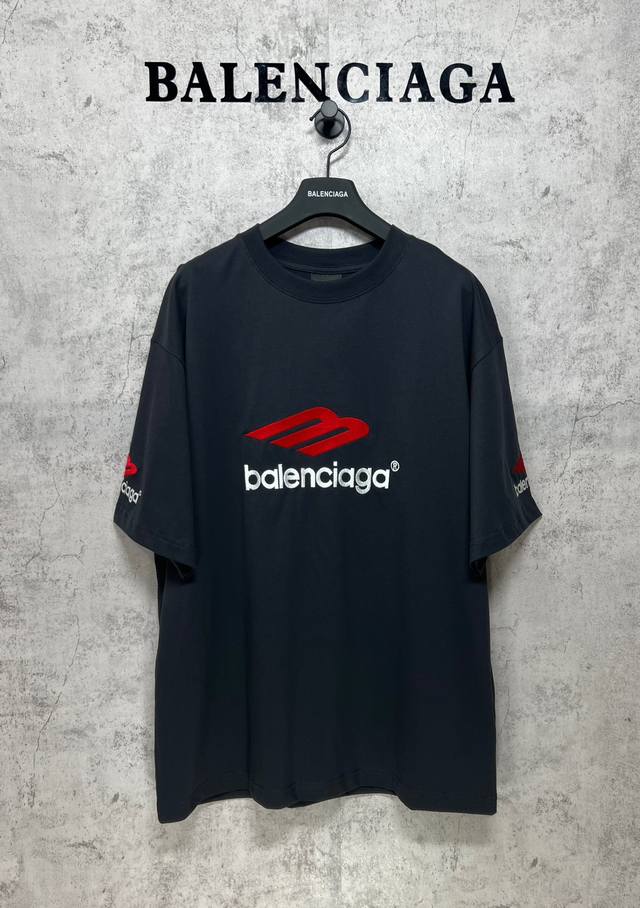 Balenciaga巴黎世家顶级版本1:1官网品质 大M3M刺绣短袖.前后面.左右袖刺绣短袖T恤 刺绣区分：田岛的机器就是牛 九万针的刺绣 细节满满 还原正品细