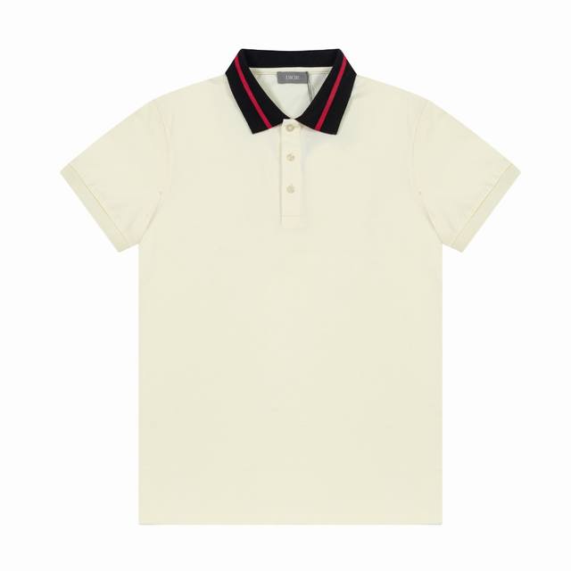 Dior新款翻领短袖Polo衫 后领口字母标识 定制字母标识纽扣，细节到位，采用 100% 棉质珠地布制成，手感舒适，配备用扣，三标齐全 颜色：黑色 杏色 尺码