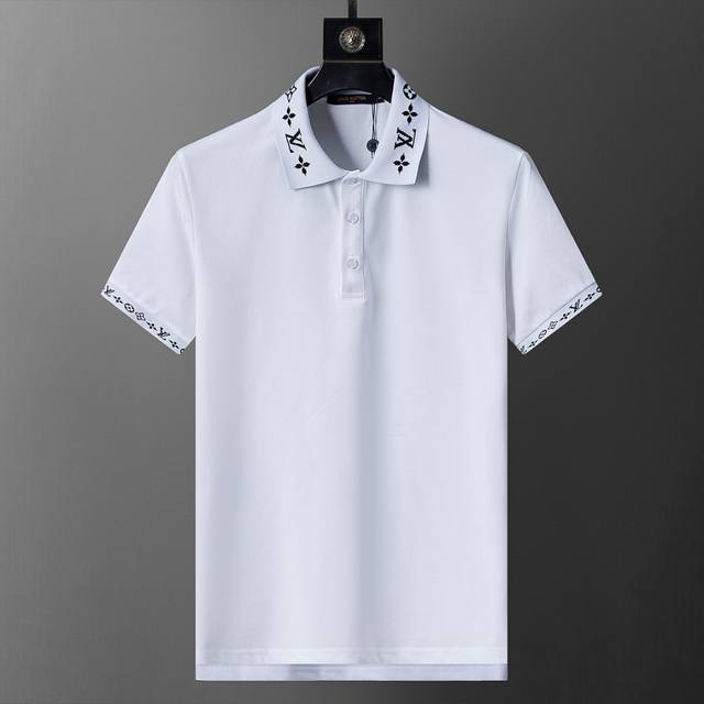 春夏官网同步新款翻领T恤Polo，丝光珠地面料 款式时尚 帅气，面料舒适，做工严谨 ，走线工整。上身效果好 码数 M-3Xl 白色