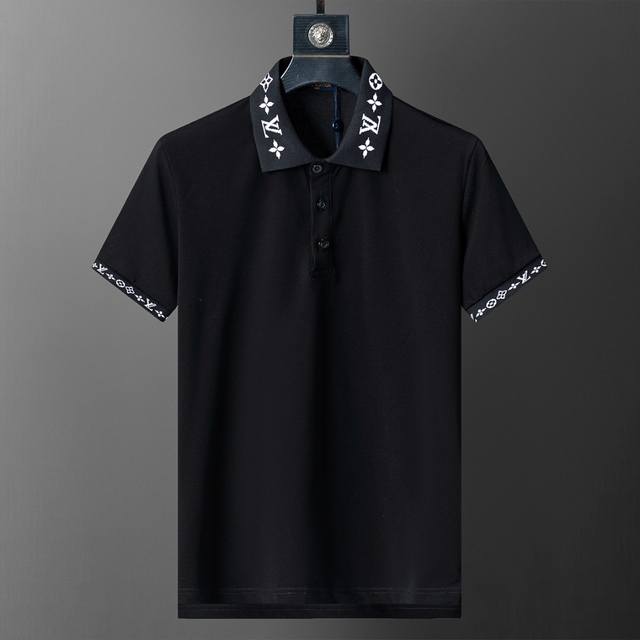 春夏官网同步新款翻领T恤Polo，丝光珠地面料 款式时尚 帅气，面料舒适，做工严谨 ，走线工整。上身效果好 码数 M-3Xl 黑色