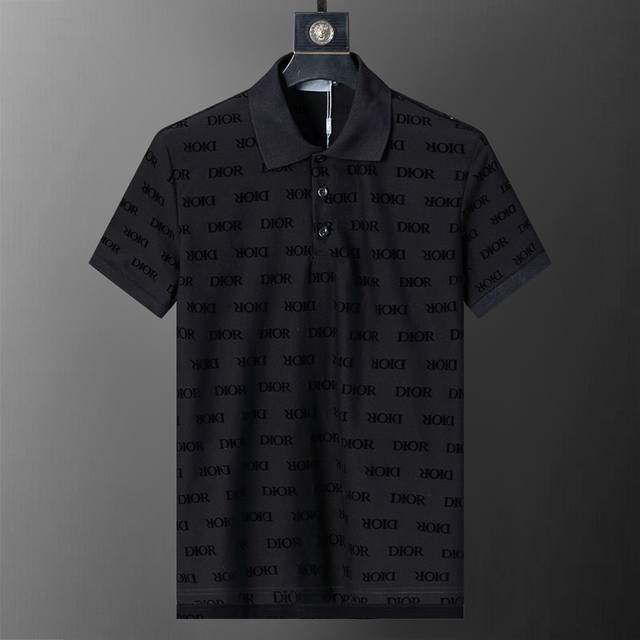 春夏官网同步新款翻领T恤Polo，丝光珠地面料 满身植绒印花 款式时尚 帅气，面料舒适，做工严谨 ，走线工整。上身效果好 码数 M-3Xl 黑色