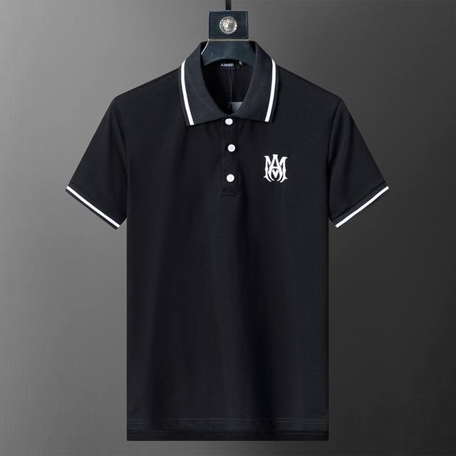 春夏官网同步新款翻领T恤Polo，丝光珠地面料 款式时尚 帅气，面料舒适，做工严谨 ，走线工整。上身效果好 码数 M-3Xl 黑色