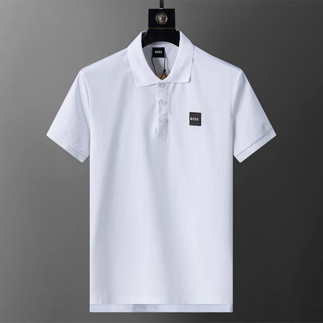 春夏官网同步新款翻领T恤Polo，丝光珠地面料 原版五金 款式时尚 帅气，面料舒适，做工严谨 ，走线工整。上身效果好 码数 M-3Xl 白色