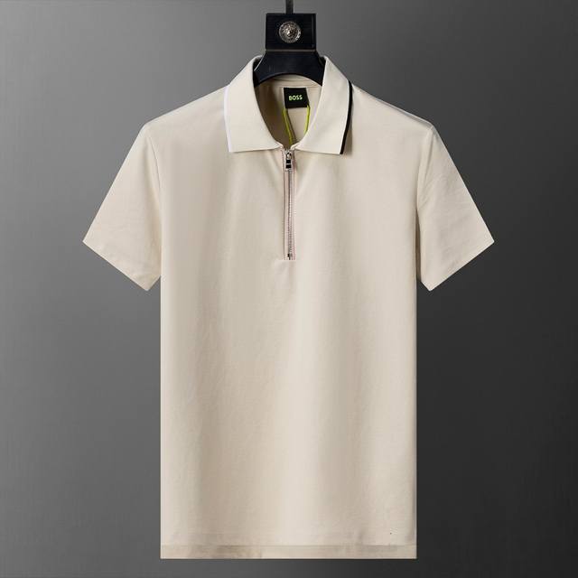 春夏官网同步新款翻领T恤Polo，双面棉面料 原版五金 款式时尚 帅气，面料舒适，做工严谨 ，走线工整。上身效果好 码数 M-3Xl 杏色