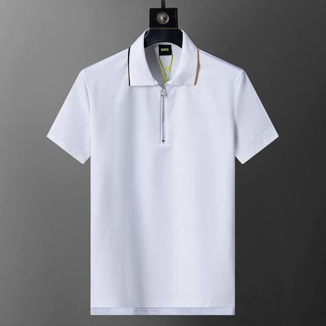 春夏官网同步新款翻领T恤Polo，双面棉面料 原版五金 款式时尚 帅气，面料舒适，做工严谨 ，走线工整。上身效果好 码数 M-3Xl 白色
