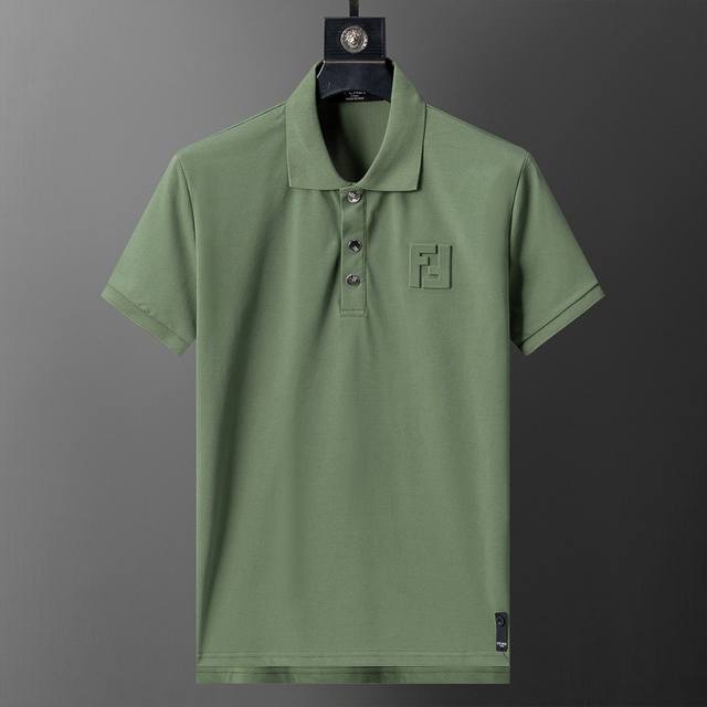 春夏官网同步新款翻领T恤Polo，丝光珠地面料 款式时尚 帅气，面料舒适，做工严谨 ，走线工整。上身效果好 码数 M-3Xl 军绿色
