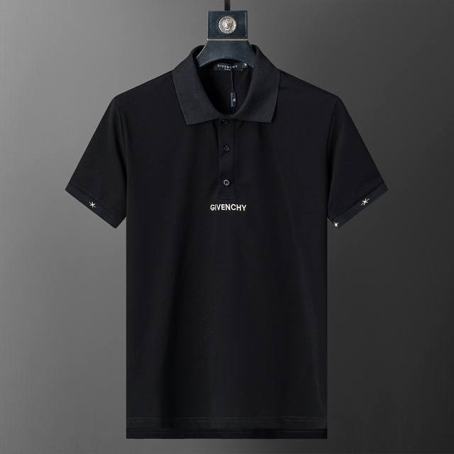 春夏官网同步新款翻领T恤Polo，丝光珠地面料 款式时尚 帅气，面料舒适，做工严谨 ，走线工整。上身效果好 码数 M-3Xl 黑色