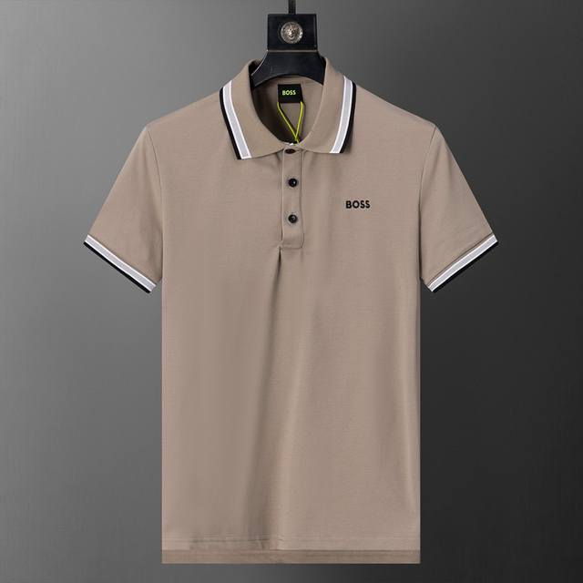春夏官网同步新款翻领T恤Polo，丝光珠地面料 款式时尚 帅气，面料舒适，做工严谨 ，走线工整。上身效果好 码数 M-3Xl 卡其色
