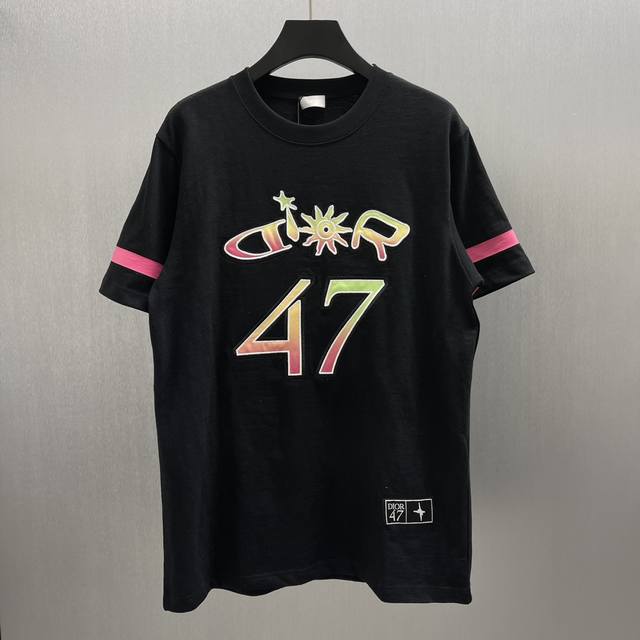 Cd 汉密尔顿联名刺绣T恤 Size: S-Xl 这款丁恤是二零二五秋季男装系列新品，来自 Dior Andlewis Hamilton限定系列。采用黑色棉质竹