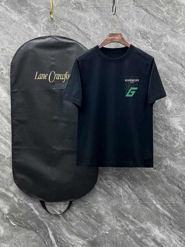 纪梵希# 2025春夏新款首发专柜最新款短袖圆领T恤 高端订制 设计前卫时尚！品牌Logo重工艺设计 高端定制250克新疆长绒棉面料.手感柔软.穿着舒适.专柜级