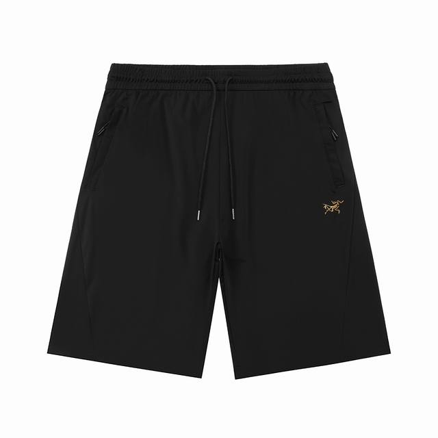 Arc Teryx 始祖鸟 2025新款 定制金标Logo 拉链口袋 可调节裤腰 男女日常通勤穿搭必备 休闲短裤 定制速干面料 腰标吊牌洗水唛三标齐全 颜色：黑