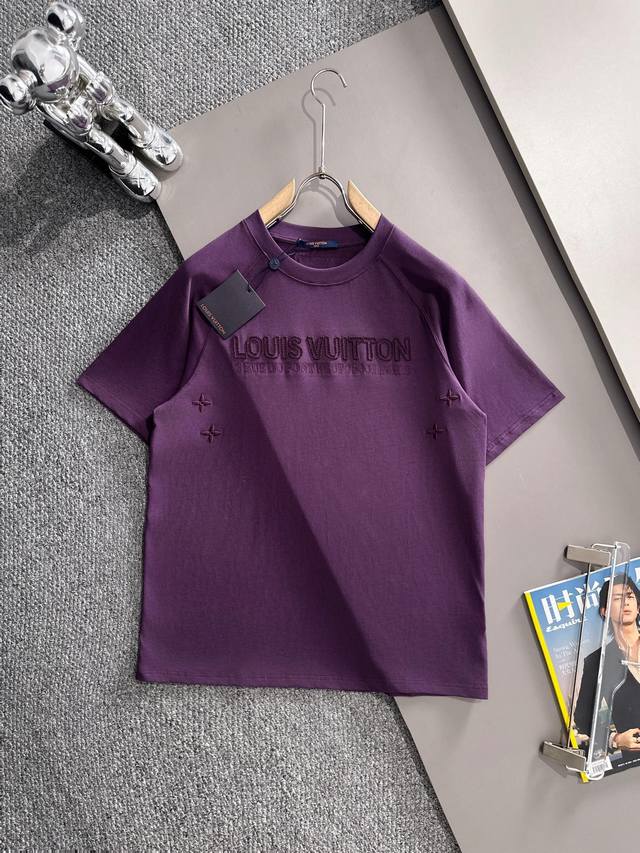 Lv 驴家 2025新款 轻奢主义 镂空颗粒刺绣Logo 定制皮章 男女同款 短袖T恤 定制260克100％双纱纯棉面料 定染32支双股螺纹 领标吊牌主唛三标齐