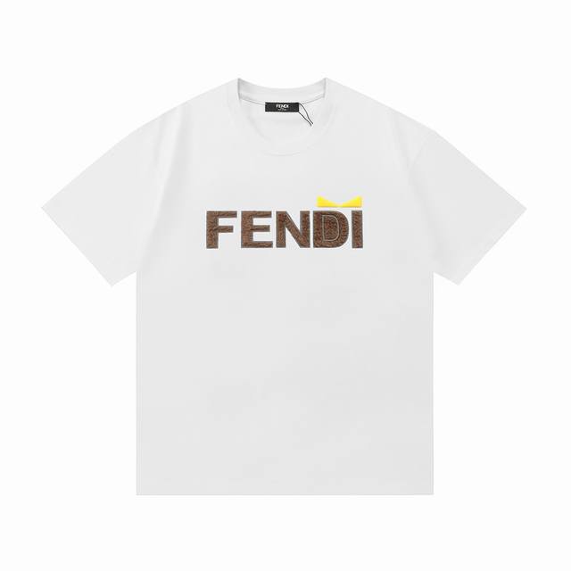 Fendi 芬迪 2025新款 毛绒字母Logo 男女同款 短袖T恤 定制260克100％双纱纯棉面料 定染32支双股螺纹 领标吊牌主唛三标齐全 颜色：白色 尺