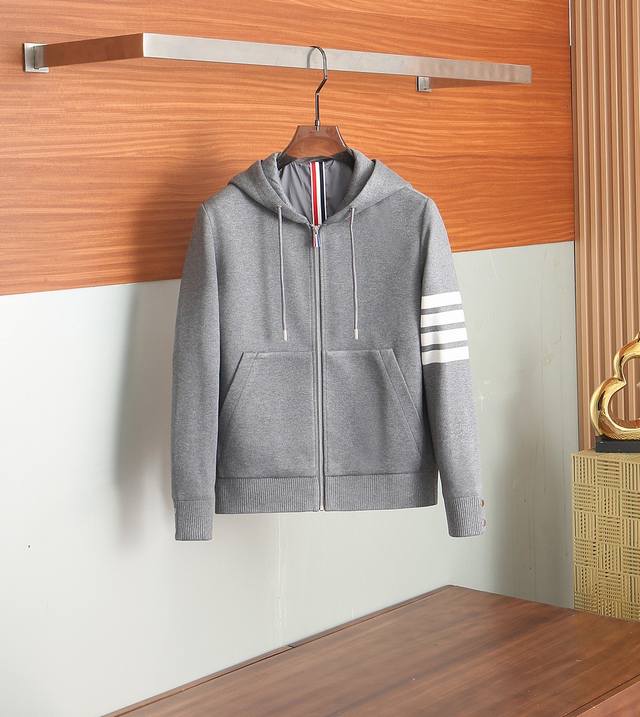 Xiao 2640Ss早秋新品Thom Browne 汤姆Tb经典四条杠情侣款针织款外 纱线精选柔软舒适 不扎人 上身百搭好看 很厚重 妥妥的高品质 1:1定制