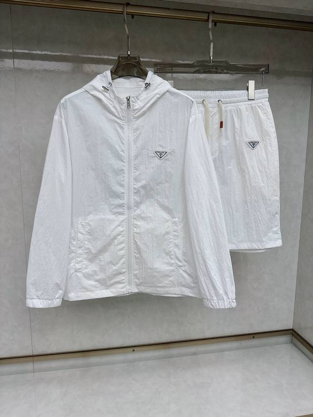 普拉达 2510Ss春夏新款短袖套装，男女同款。上身效果超赞，码数 M-3Xl