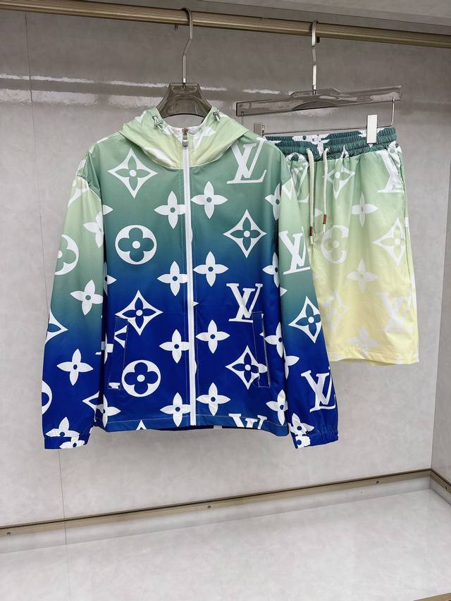 Lv 2510Ss春夏新款短袖套装，男女同款。上身效果超赞，码数 M-3Xl